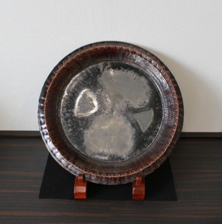 25446 木村盛和 (鉄銅釉窯変皿)　KIMURA Morikazu