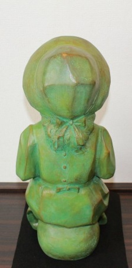 25402　 細野稔人　(ブロンズ彫刻「花束を持つ少女」)　HOSONO　Toshihito
