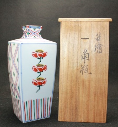 24036 人間国宝　富本憲吉  (色繪角瓶(昭和28年)  TOMIMOTO Kenkichi