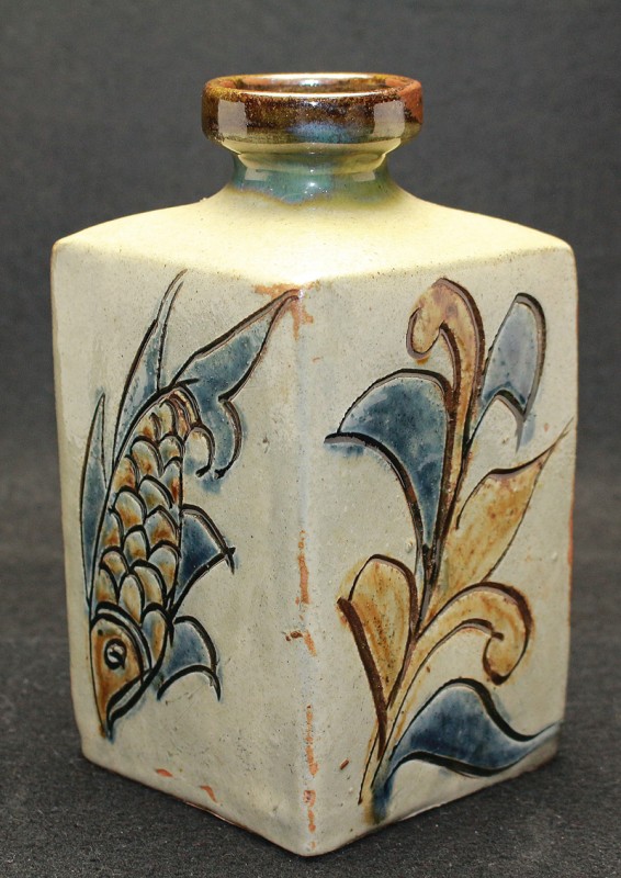 24717 人間国宝 金城次郎 (魚紋花瓶) KINJO Jiro | 近代美術工芸の 